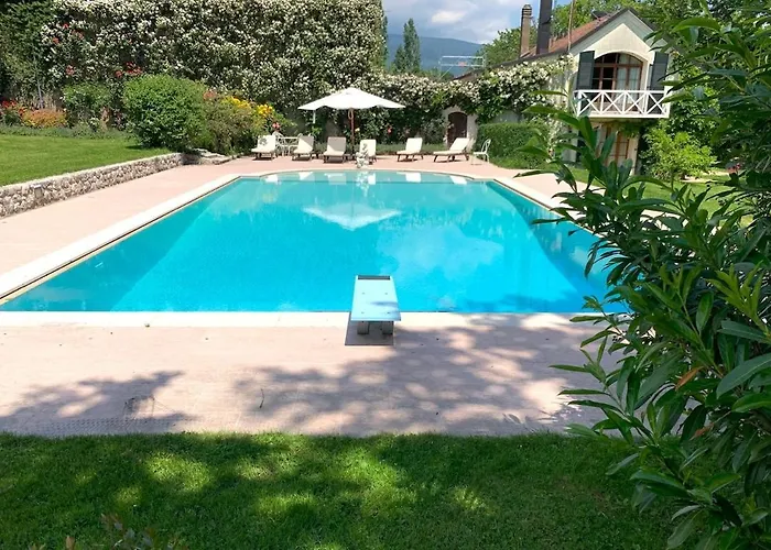 Вилла Chateau D 'echenevex, Geneva *
